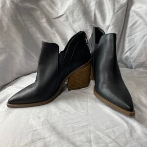 Vince Camuto Gradina Block Heel‎ Pointed Toe Bootie SZ 91/2 M Sleek Quiet Luxury